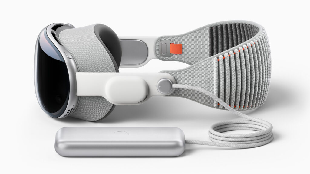 Apple's Vision Pro Headset Has a Ski Goggle?Like Design